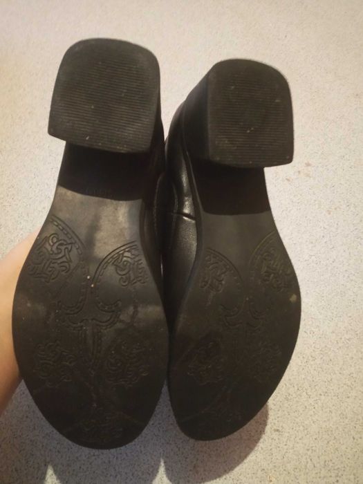 Продам обувь женскую,37 размер