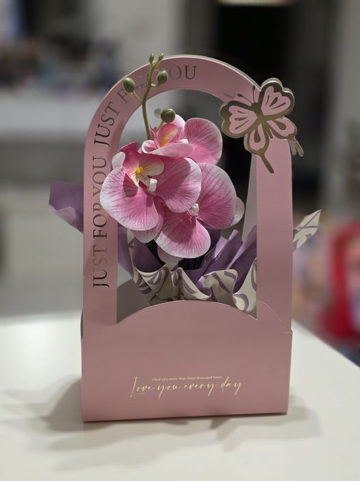 Aranjamente florale 1 Martie,8 Martie - Buchete de flori artificiale