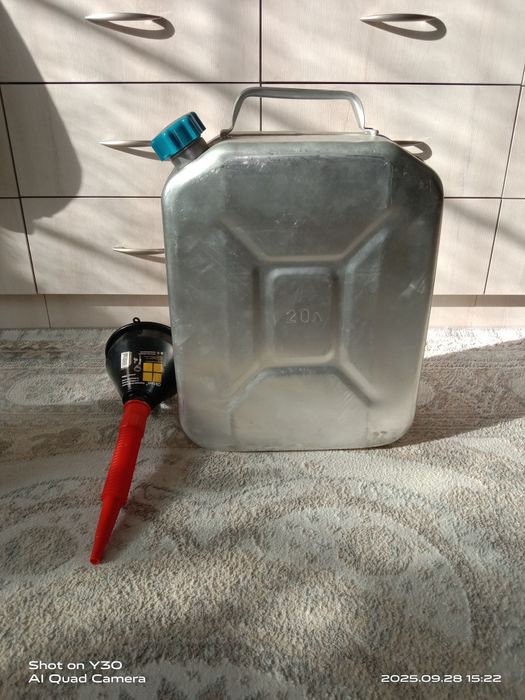 Канистра для бензина.