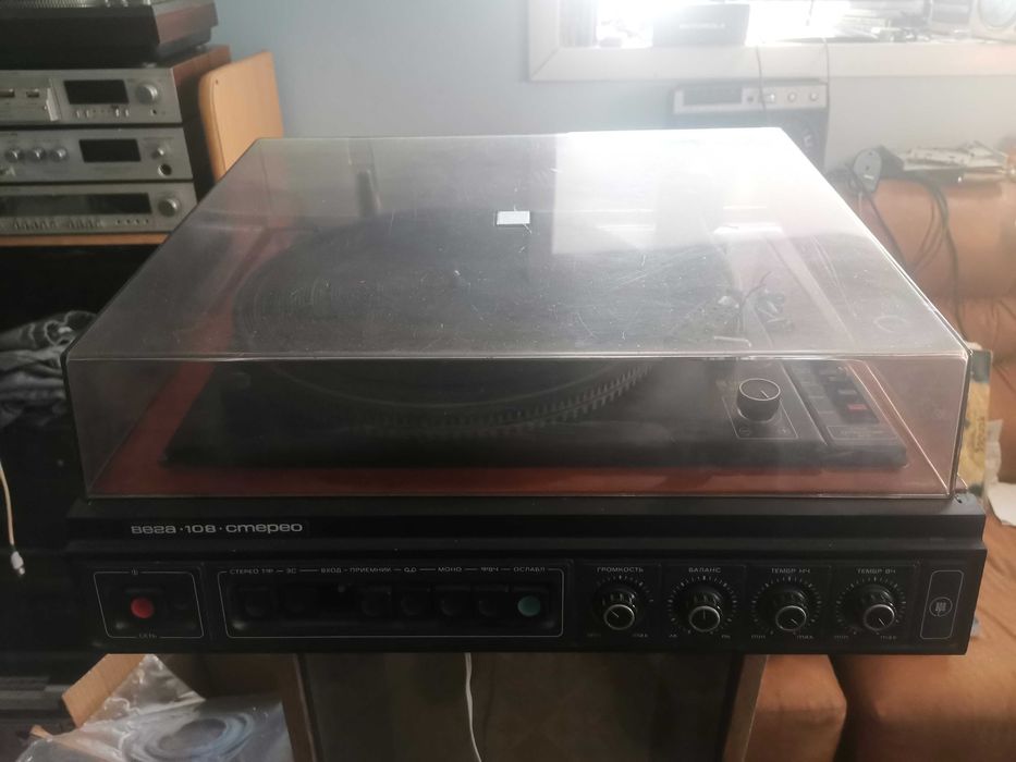 Магнитолы и пластинки продам