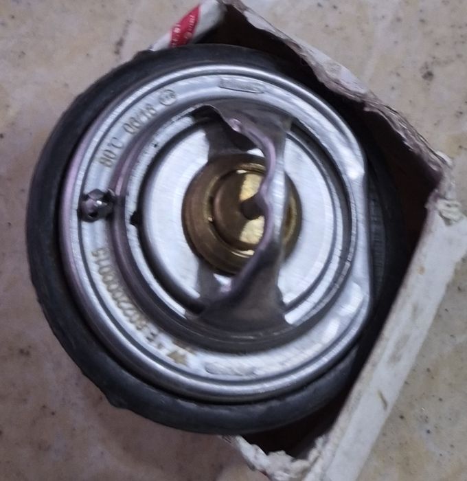 Продам запчасти Мерс124