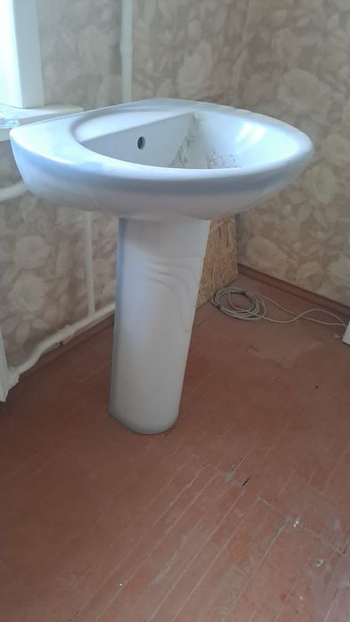 Продам раковину с подставкой б/у уже снята