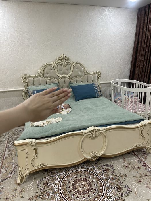 Продам спальный гарнитур