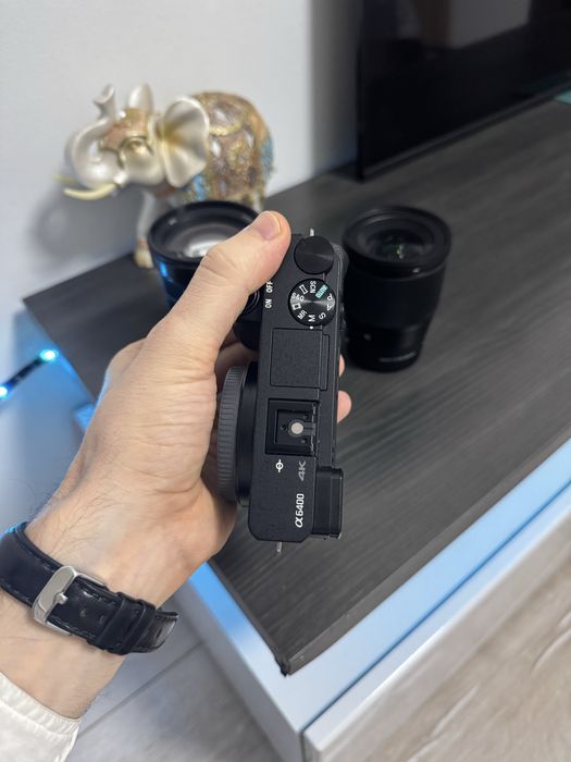 Sony A6400 body + отделно Sony 18-105mm f/4 G и Sigma 16mm f/1.4