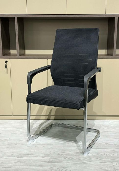 Офисное кресло visitor 005