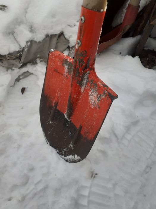 Продам ломы , лопаты, вилы, тяпки