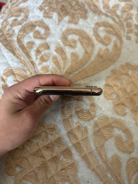 Продам айфон xs maks