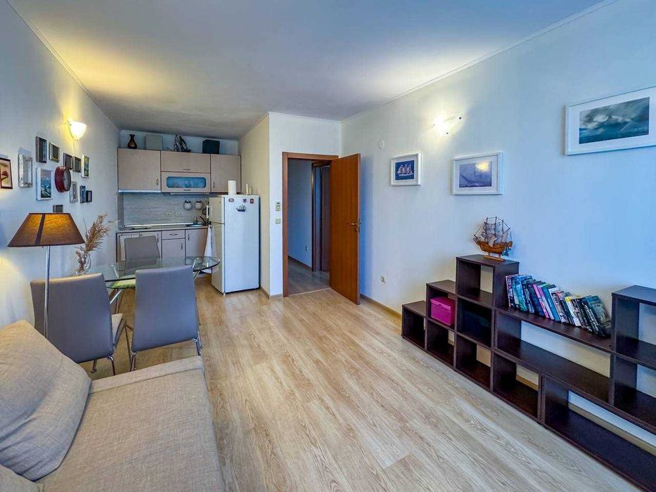 Комфортен двустаен апартамент с тераса в Rutland Bay, Равда