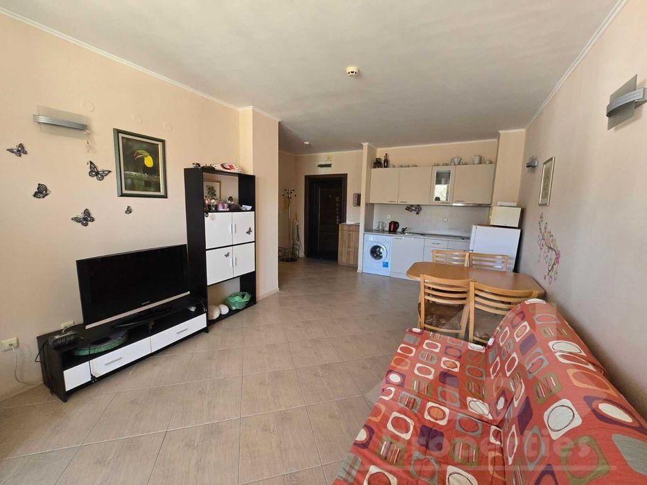 Двустаен апартамент в затворен комплекс, к.к."Чайка"