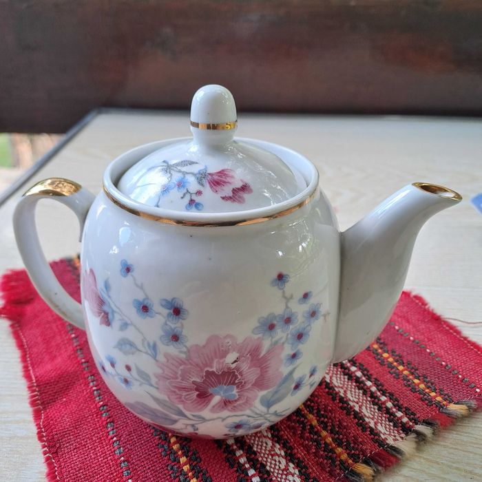 Порцеланови и емайлирани чайници