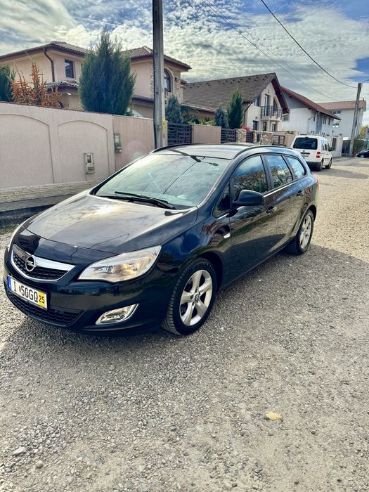 Opel Astra J an 2011 1.7Cdti cp 110 Pret  3200€uro