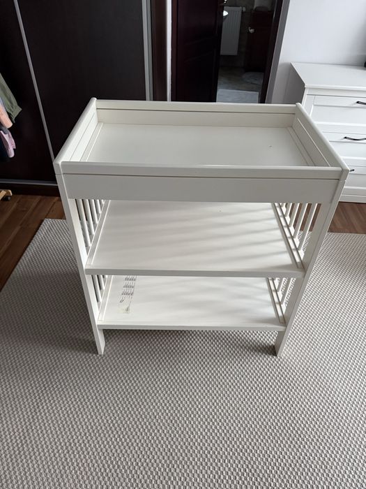 Masa de înfășat Ikea din lemn masiv cu saltea