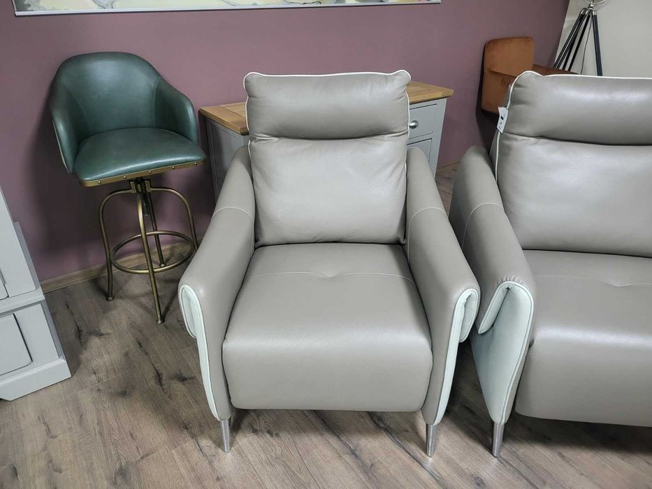 Бежов комплект кожени дивани с фотьойл с ел релакс механизъм