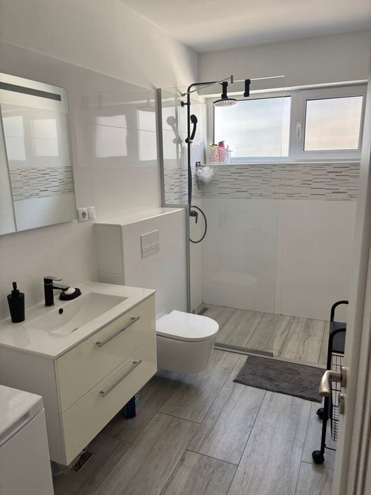 Apartament de închiriat cu un mic spațiu verde ,zona centrală TG Mureș