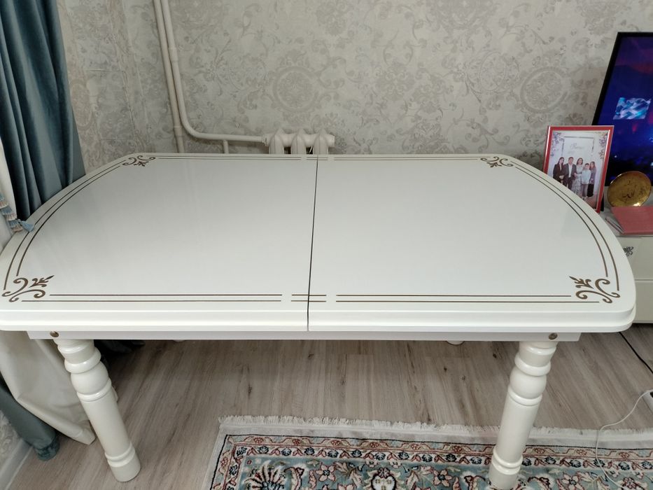 Стол отырғыш сатылады.