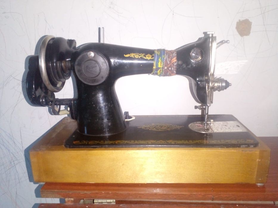 Продам швейную машинку