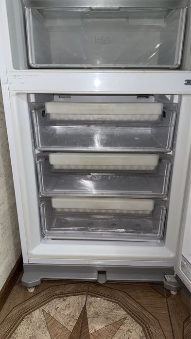 Холодильник Ariston hotpoint