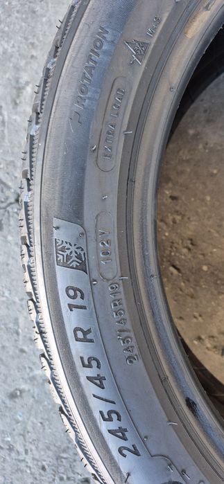 4 anvelope iarna ca noi Michelin,fata 245/45/19,spate 275/40/19.Pret/b