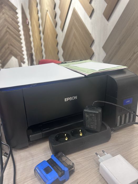 Цветной принтер с гарантией EPSON продаю