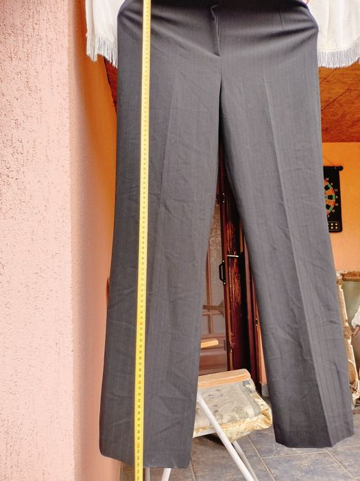Pantaloni eleganți / office damă – Negri clasici cu dungă la căcalcat – Croială dreaptă