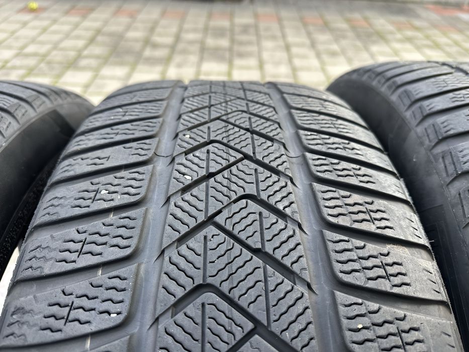 Set 4 anvelope de iarna BMW X5 / X6 * Pirelli runflat 275/45/20