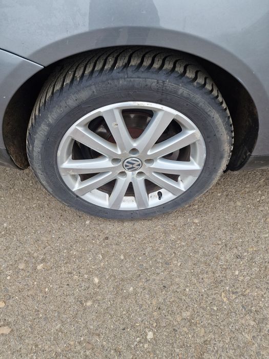 Vând Volkswagen Passat B6