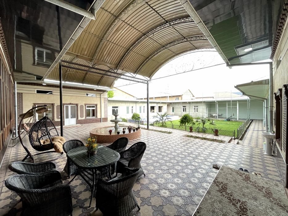 уй сотилади участка 10 соток 10 хона уй катта оилага мулжалланган