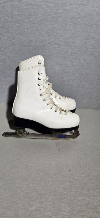 Patine 3109 gheata patinaj artistic   CCM marime 27-28  ( 17,5   cm lungime interioara).