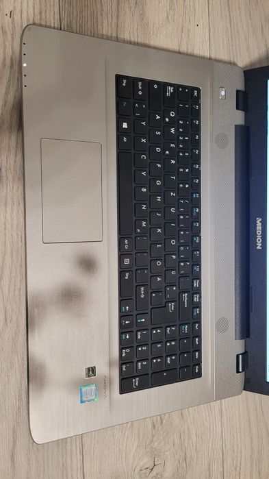 Laptop Medion Akoya E7424  Intel i3-7100u 2.4 GHz/ 8 GB / SSD 120 + 1.5 TB - 17.3 Full HD