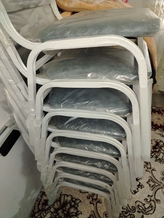 Parta va stul, yangi