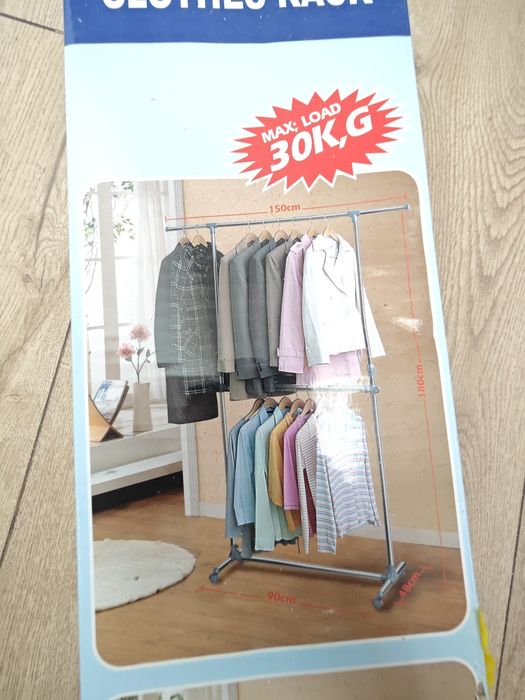Напольная вешалка для одежды