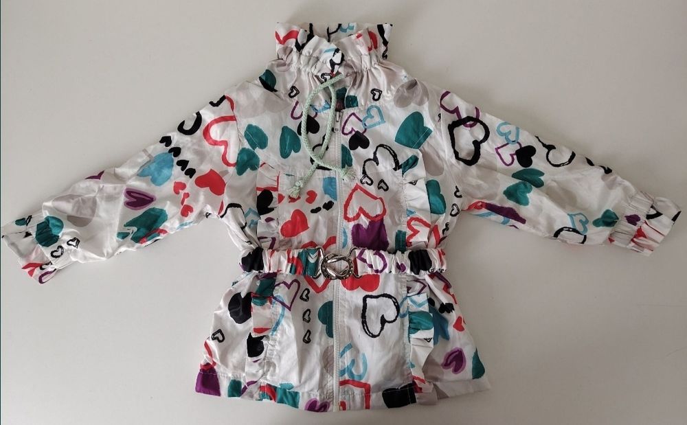 Продам ветровку для девочки