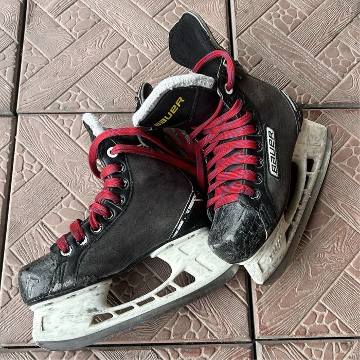 Продам хоккейные коньки