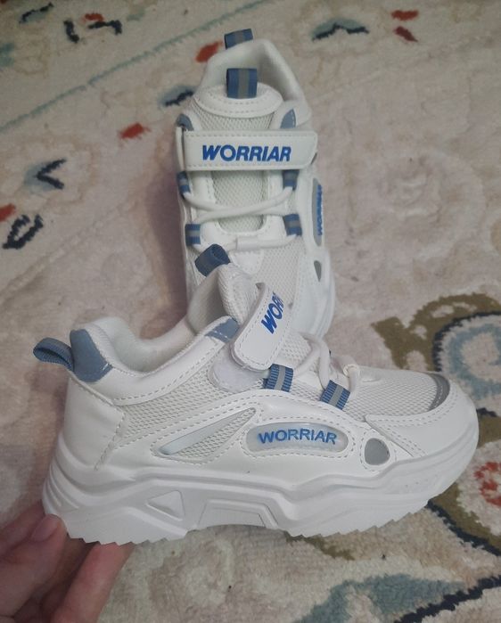 Детские кроссовки продам!