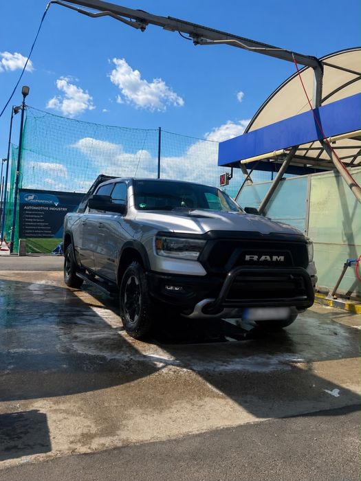 Dodge RAM Rebel 5.7 HEMI V8