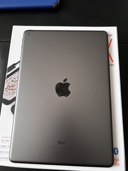 Ipad 9 ca noua + tastatura noua + huse + incarcator noi