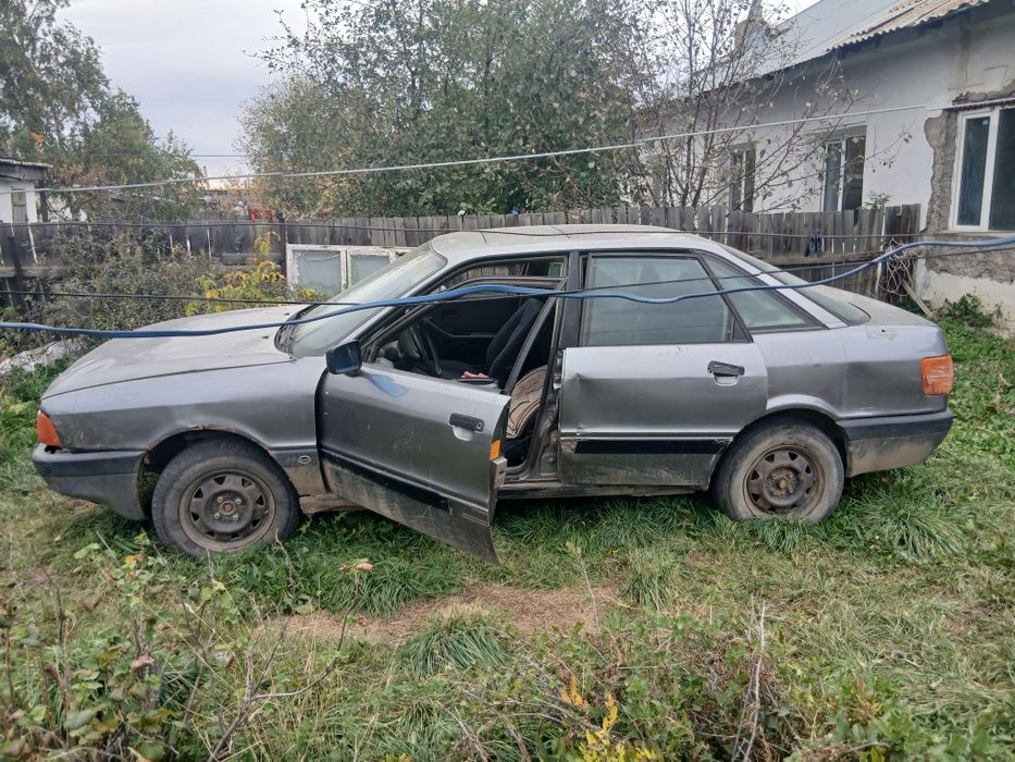 Продам машину ауди 80на запчасти