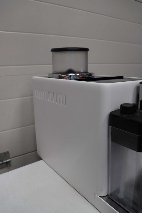 Кафеавтомат Delonghi Rivelia EXAM440.55.W 1450W, LatteCrema Hot, 19bar