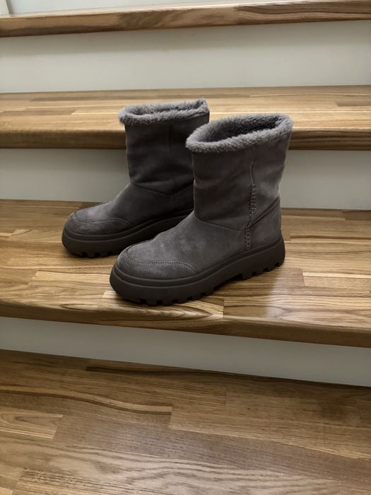 Продам зимние сапоги STRADIVARIUS