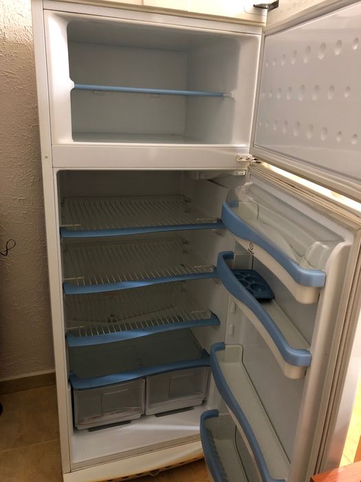 Хладилник с фризер INDESIT