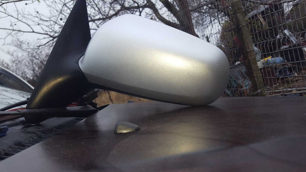 външно огледало за голф 4 ляво шофьорско цвят сив металик отлично