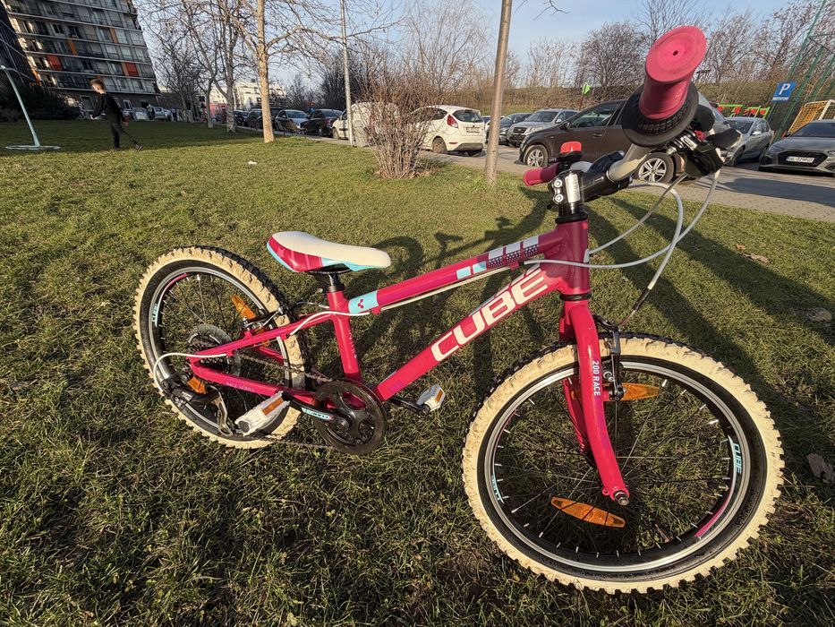 Bicicleta copii fete Cube 20 roz alb Shimano