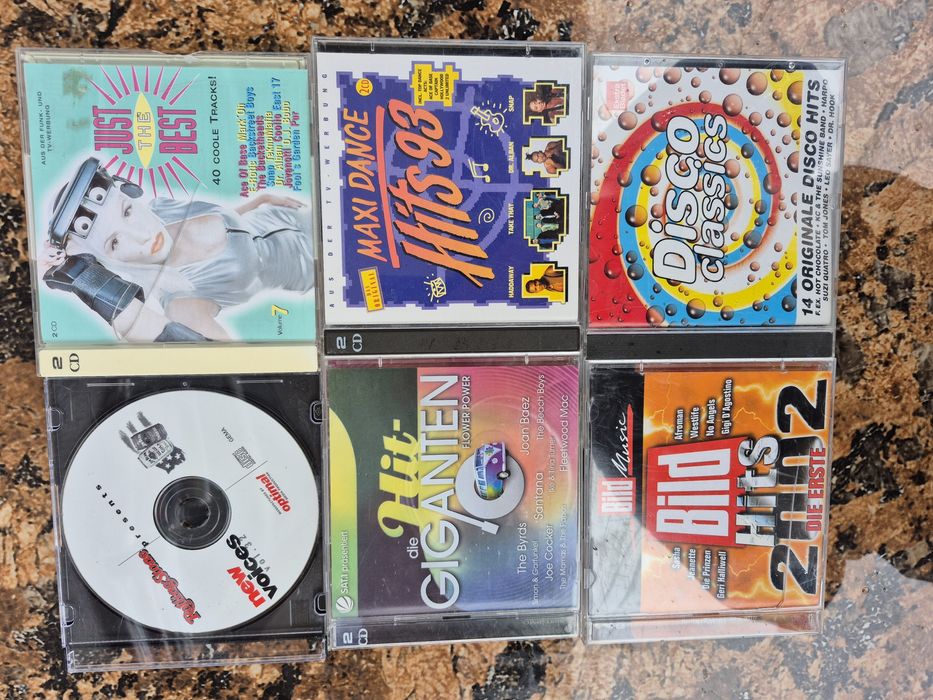 Vând 24 CD muzica usoara mixta straina artisti  internationalii
- Tot