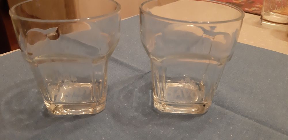 Рекламни и нерекламни чаши за алкохол