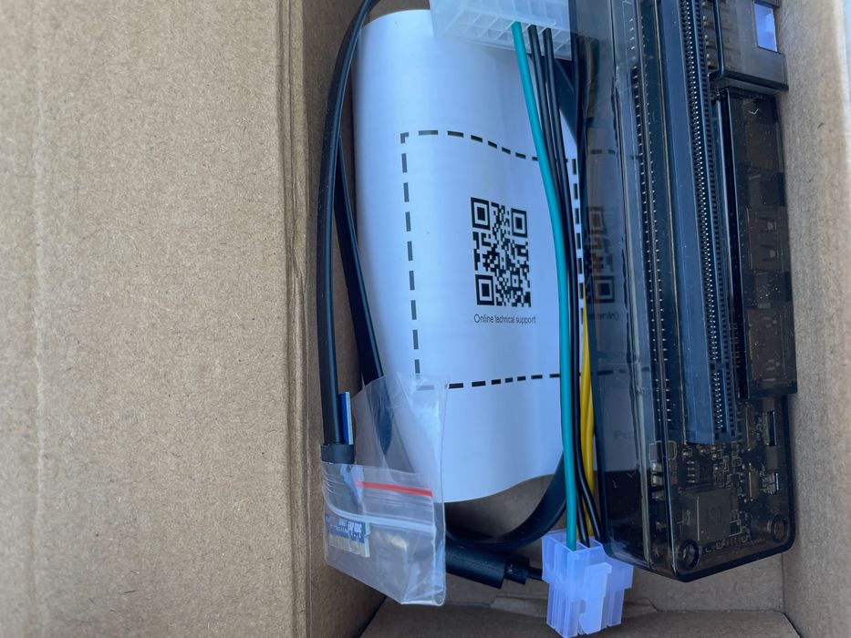 Допълнителен  PCI-E 3.0 слот за външна  видео карта  за лаптоп.