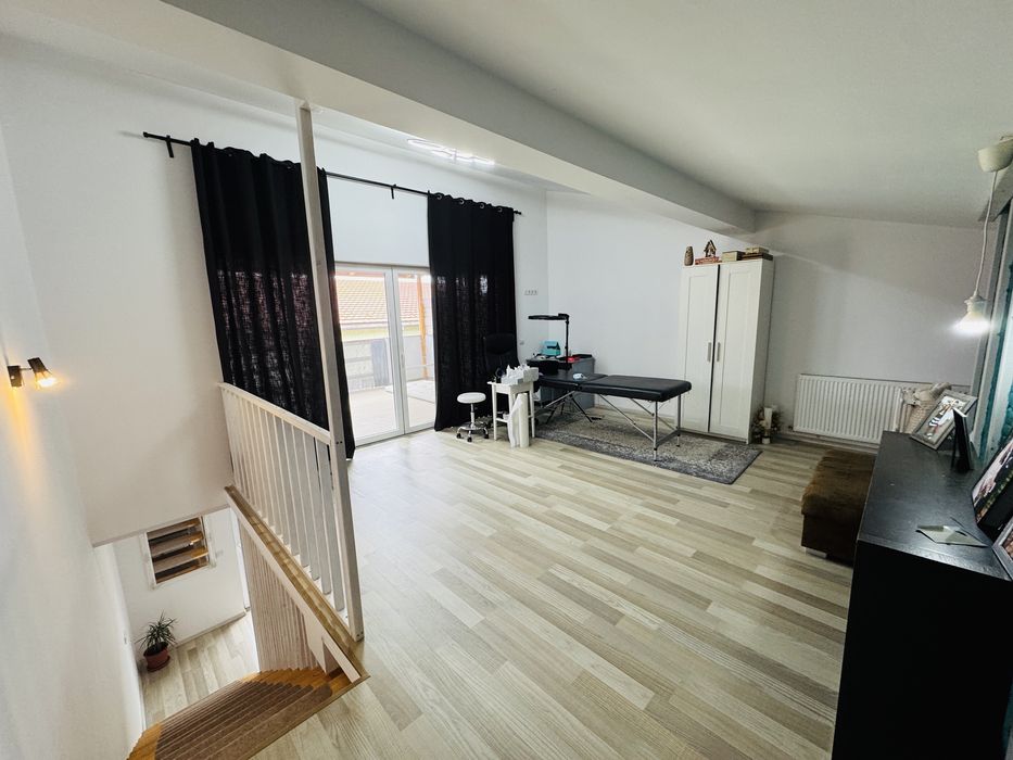 Casa de vânzare complet mobilata, cu terasa si mansarda