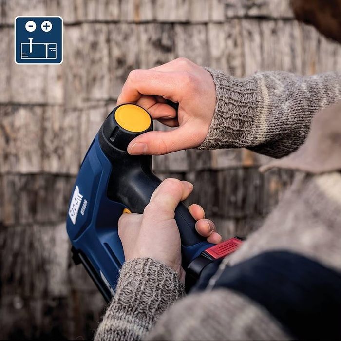 Pistol de bătut cuie și capse nou cu acumulator RAPID BTX606, am și capsator NeuMaster NTC0060