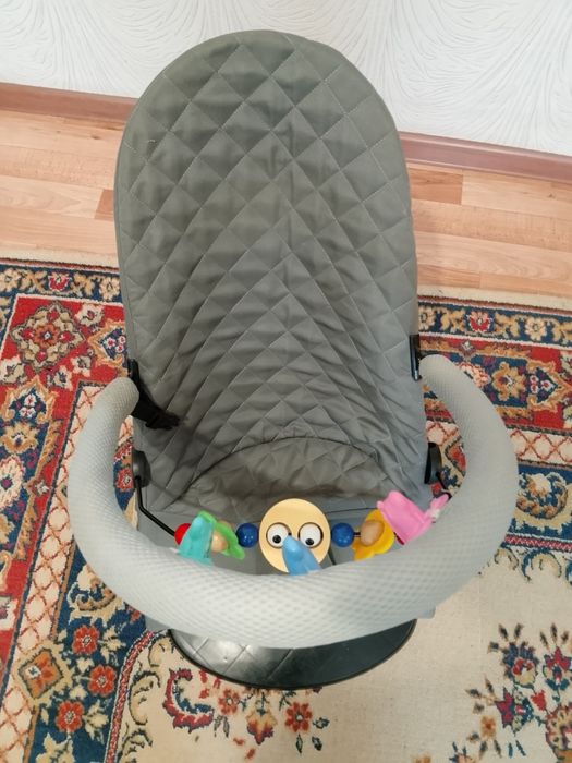 Продам шезлонг для новорожденных