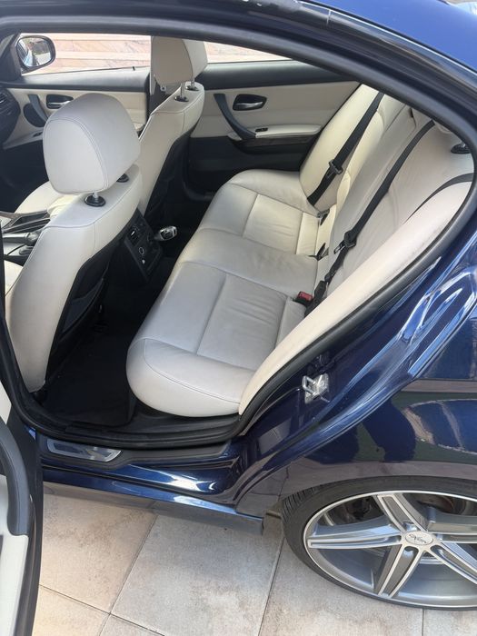 Vand sau schimb Bmw 320 d 2011 numere rosii valabiele 2 luni