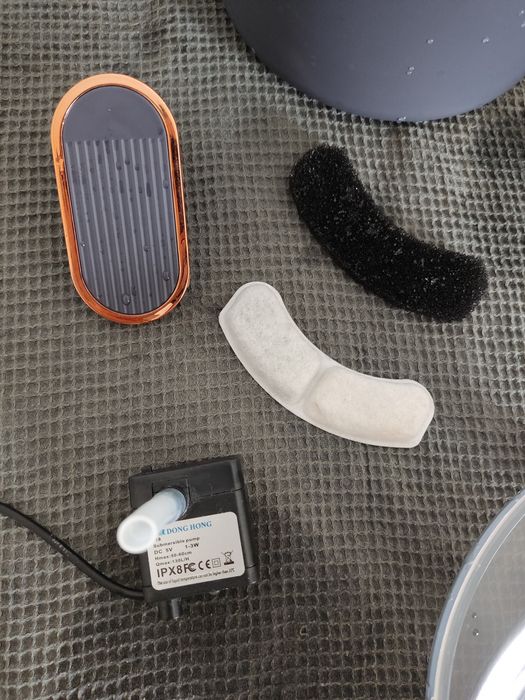 Dozator de apă pentru câini și pisici